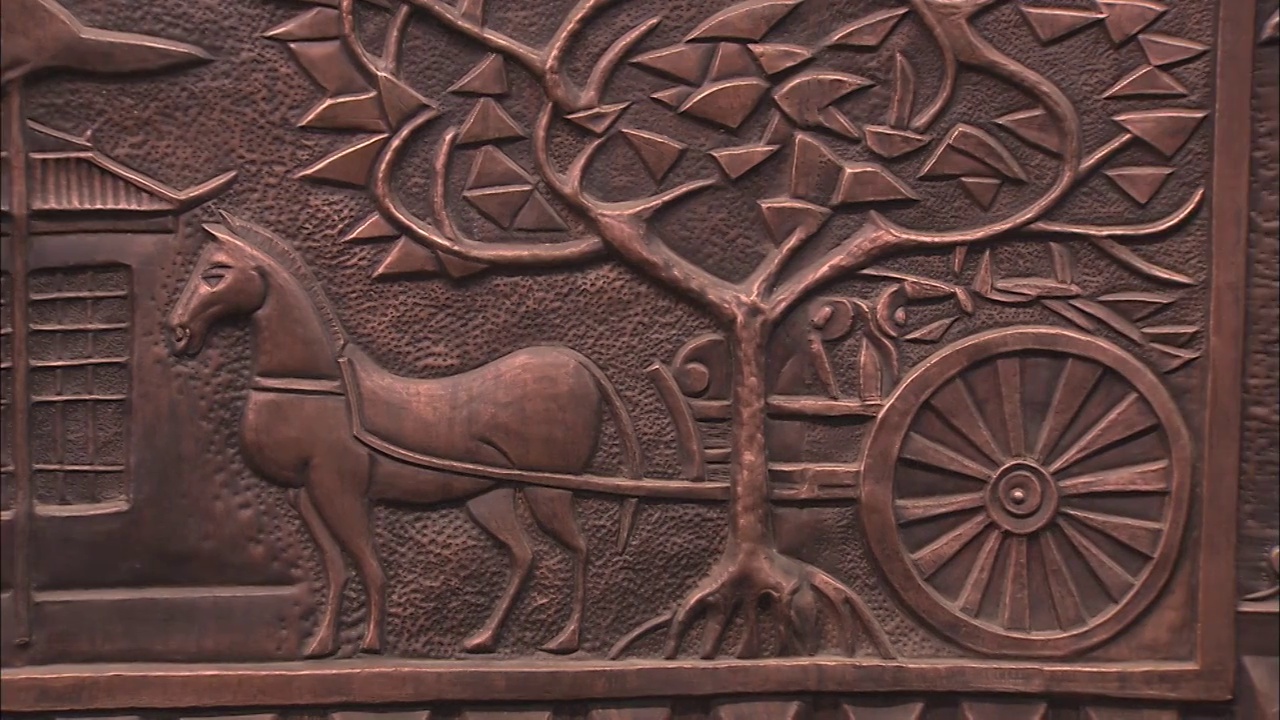 北京天坛铜板刻画滑轨镜头视频素材