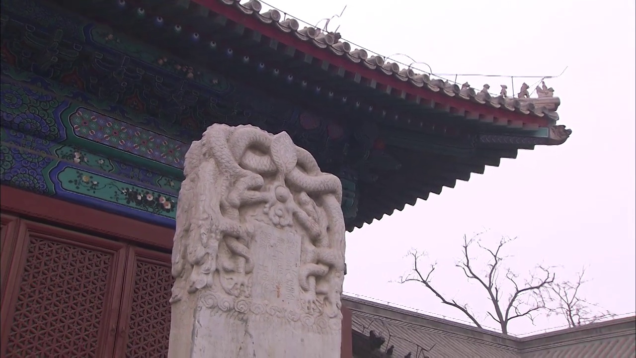 北京天坛神乐署内凝禧殿门前石碑滑轨镜头视频素材