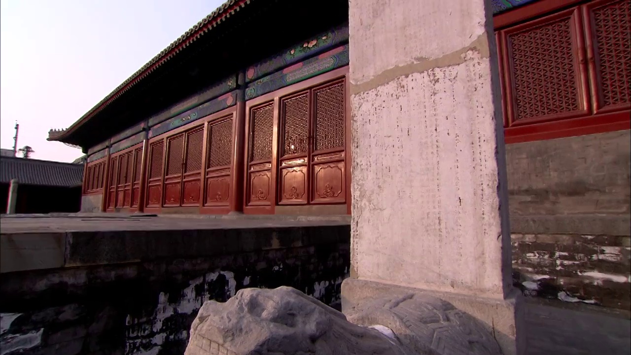北京天坛神乐署内凝禧殿龟驮碑滑轨镜头视频素材