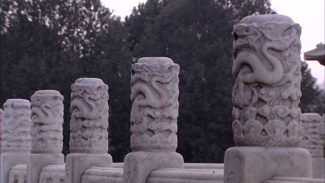 北京天坛斋宫正殿外石柱时辰亭滑轨镜头视频素材