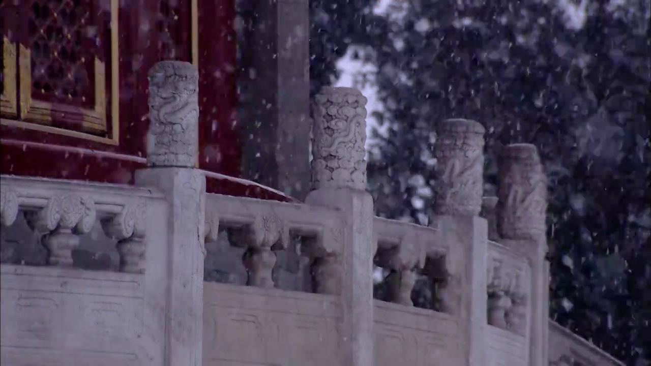 北京天坛雪景皇穹宇滑轨镜头视频素材