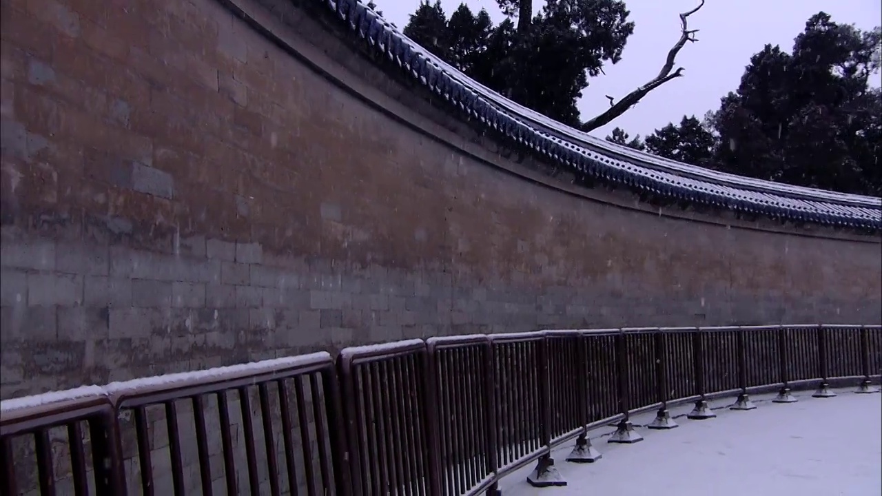 北京天坛雪景回音壁滑轨镜头视频素材