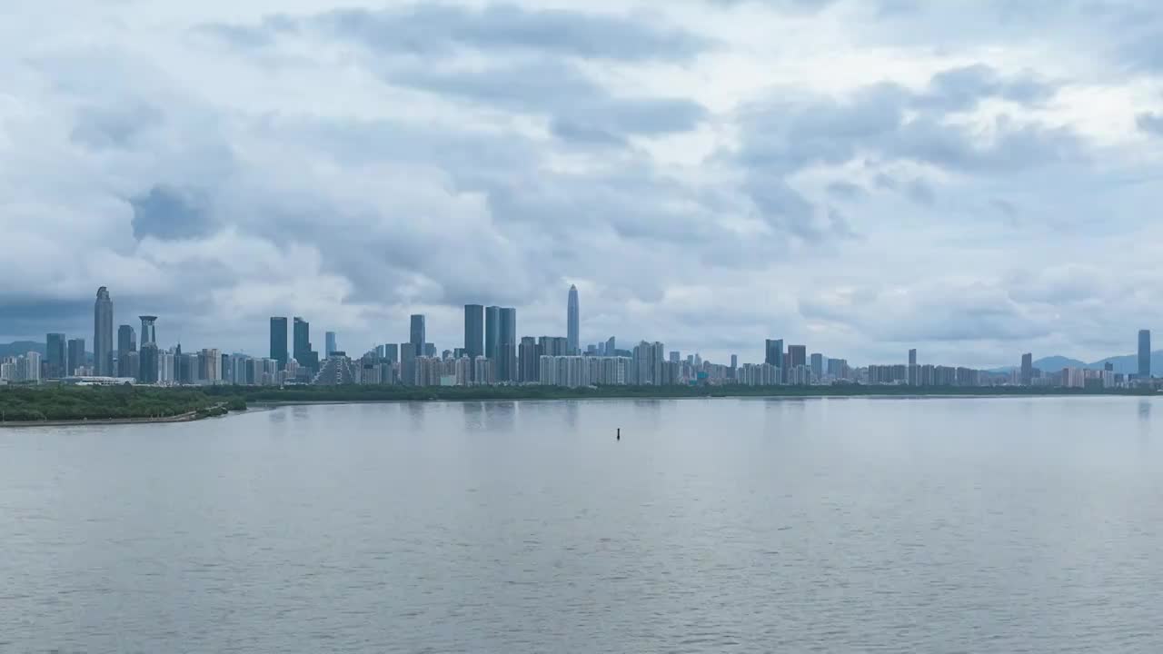 深圳湾清晨天际线航拍视频素材