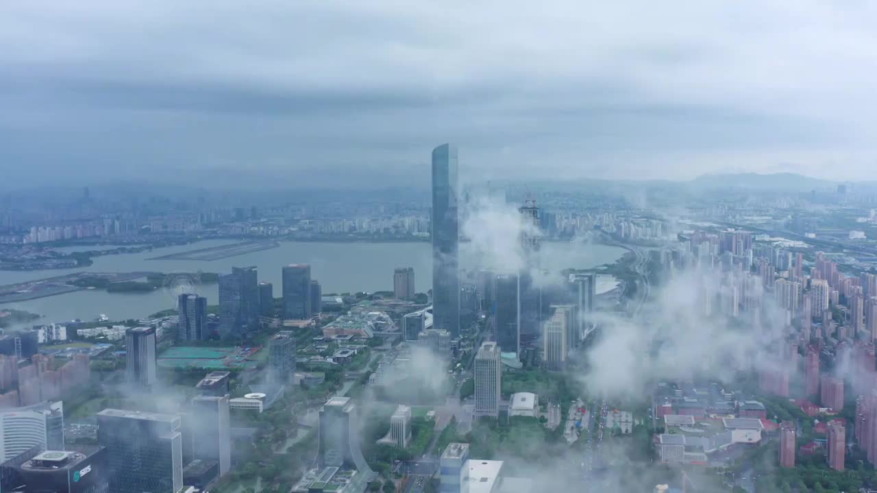 雨后的苏州园区云雾缭绕航拍视频素材