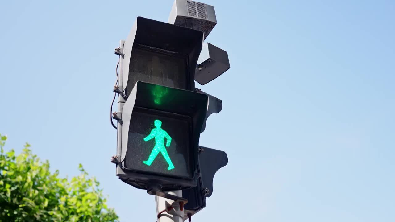 交通灯红绿灯马路灯视频素材