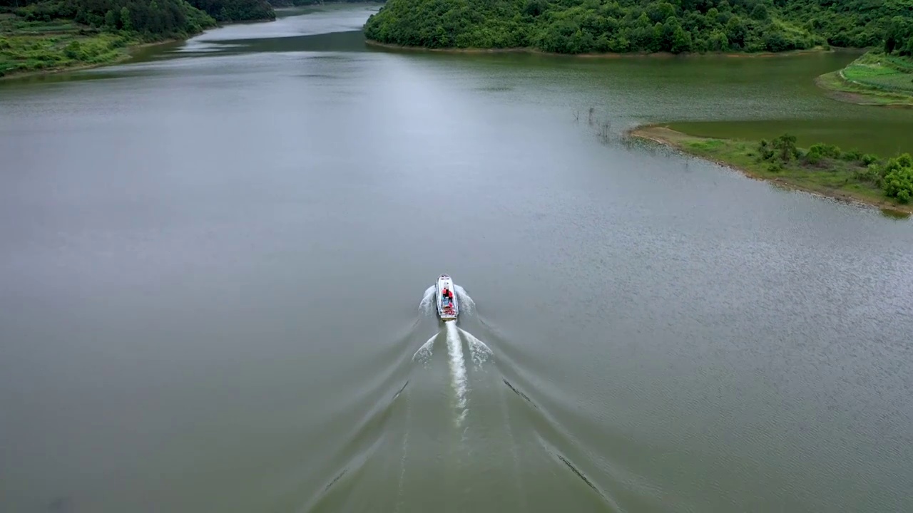 贵州湖中小船自然风光视频素材