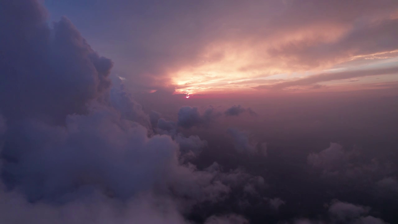 穿云到云层之上日落夕阳视频素材