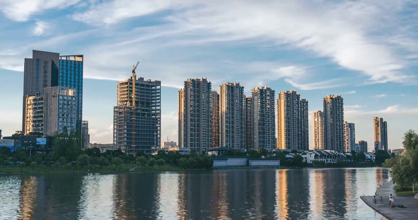 江边城市建筑群视频素材