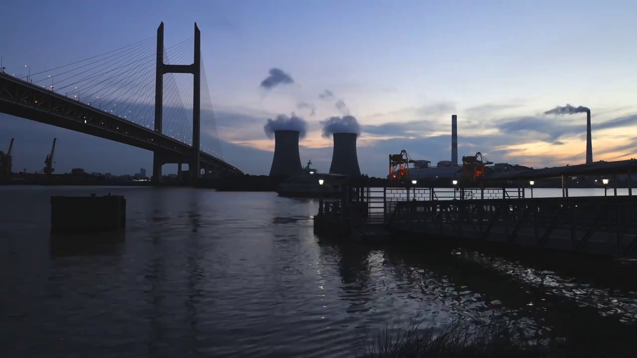 上海黄浦江工业码头延时摄影视频素材