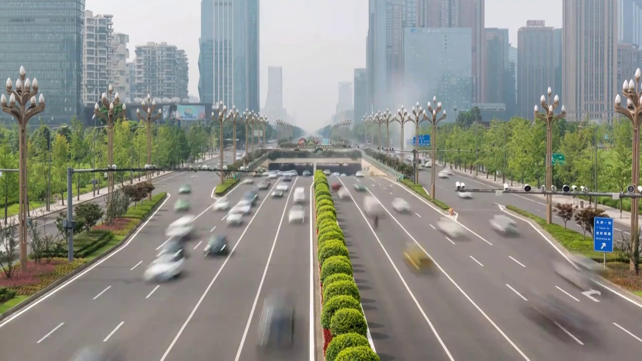 城市主干道发达的交通车流视频素材