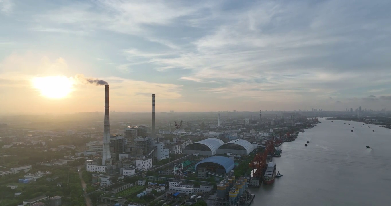 上海黄浦江沿岸工业厂房航拍视频素材