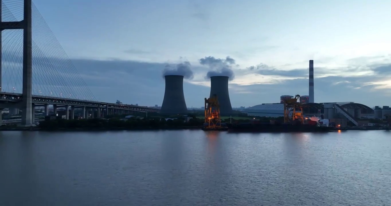 上海黄浦江沿岸工业厂房航拍视频素材