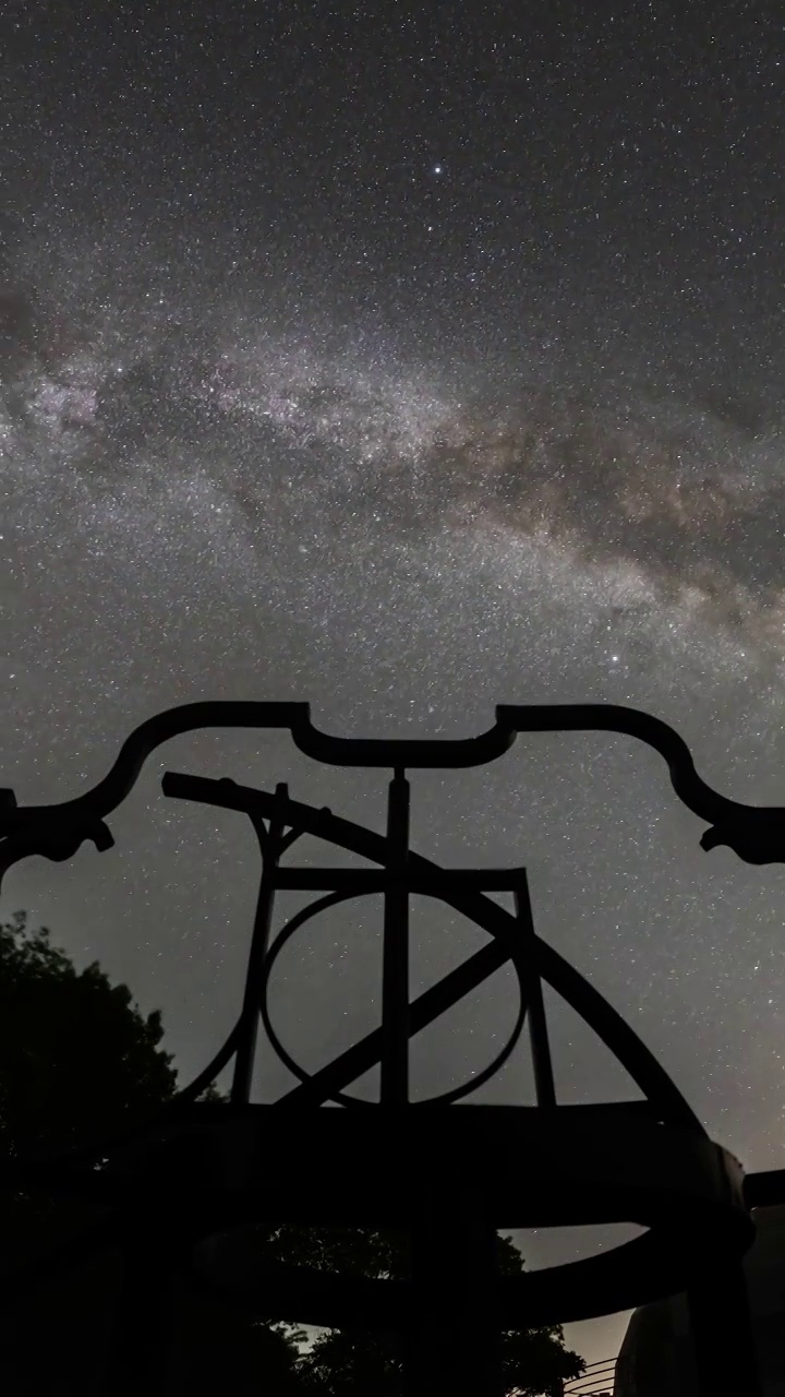 星空延时：天文观测与夏季银河流动视频素材