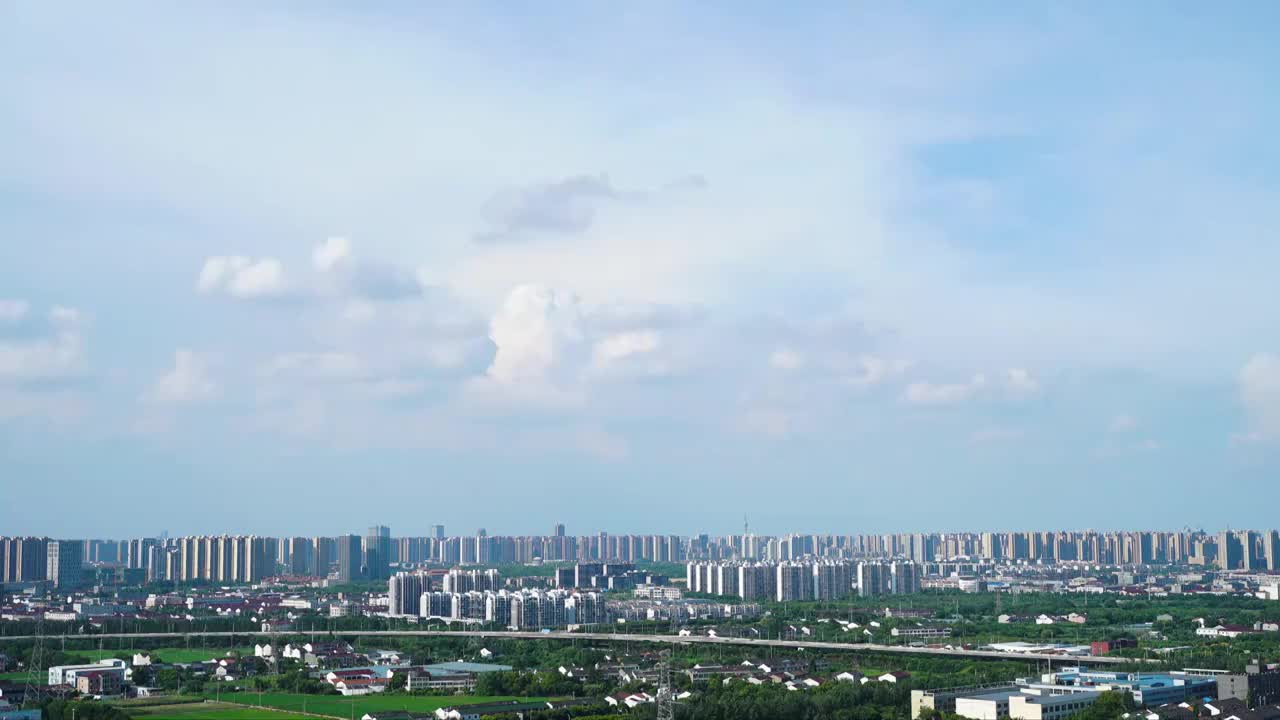 城市天际线-白云延时视频素材