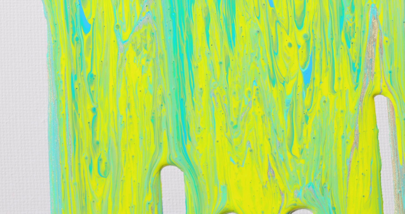 丙烯颜料在亚麻画布上流动形成抽象化的层次图案视频下载