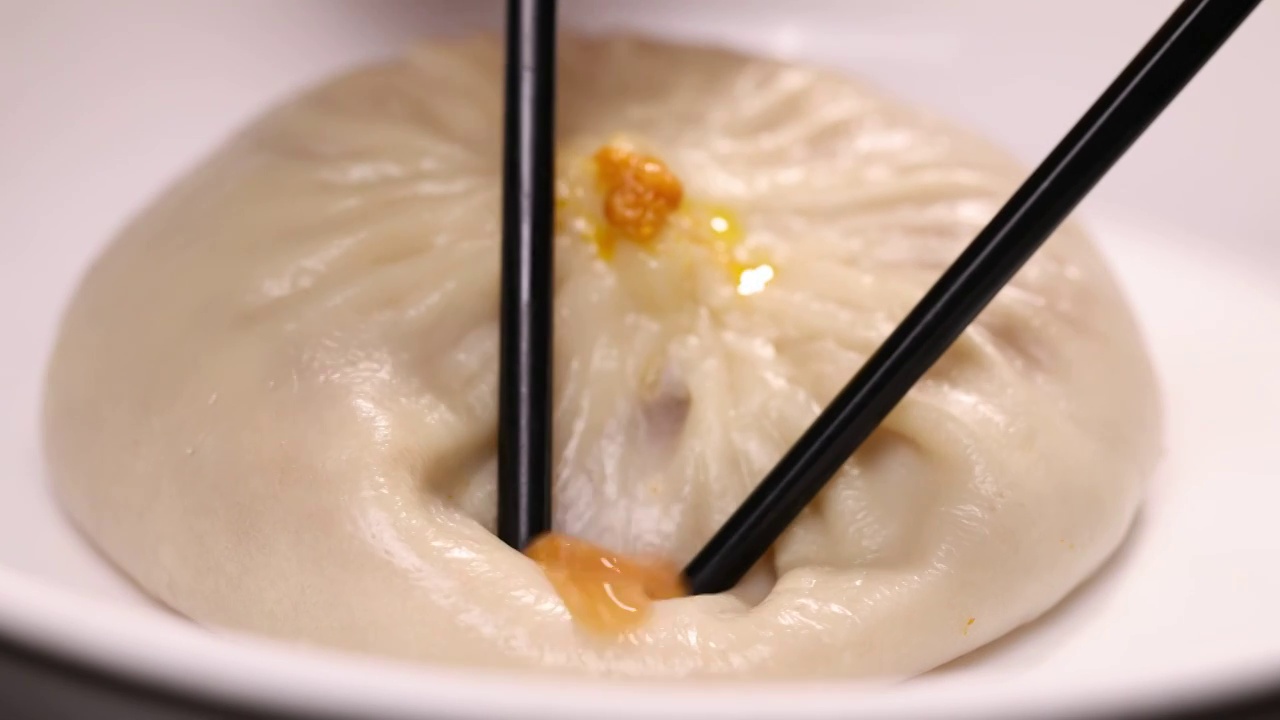 中式蟹黄灌汤小笼包视频下载