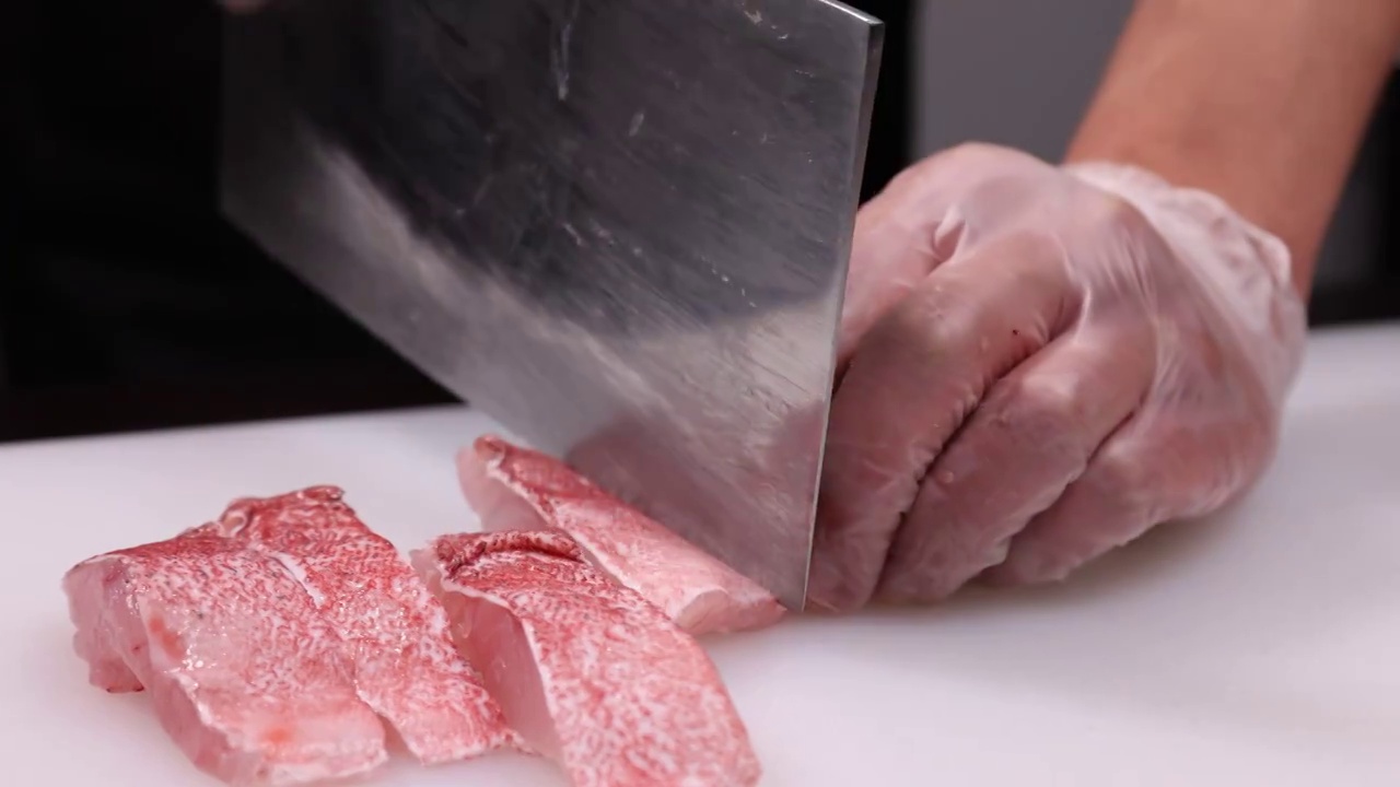 中餐厨师制作东星斑视频素材