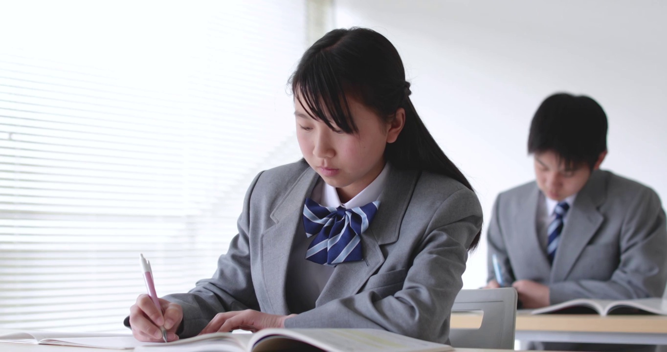 日本学校的学生在教室里视频下载
