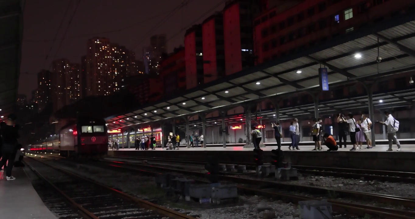 重庆站（菜园坝火车站）：调度中的火车头视频素材