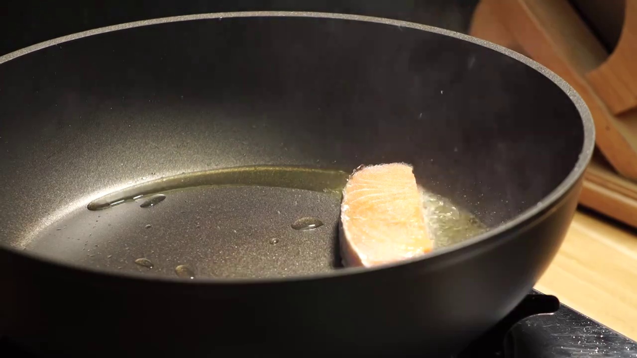 香煎三文鱼视频素材