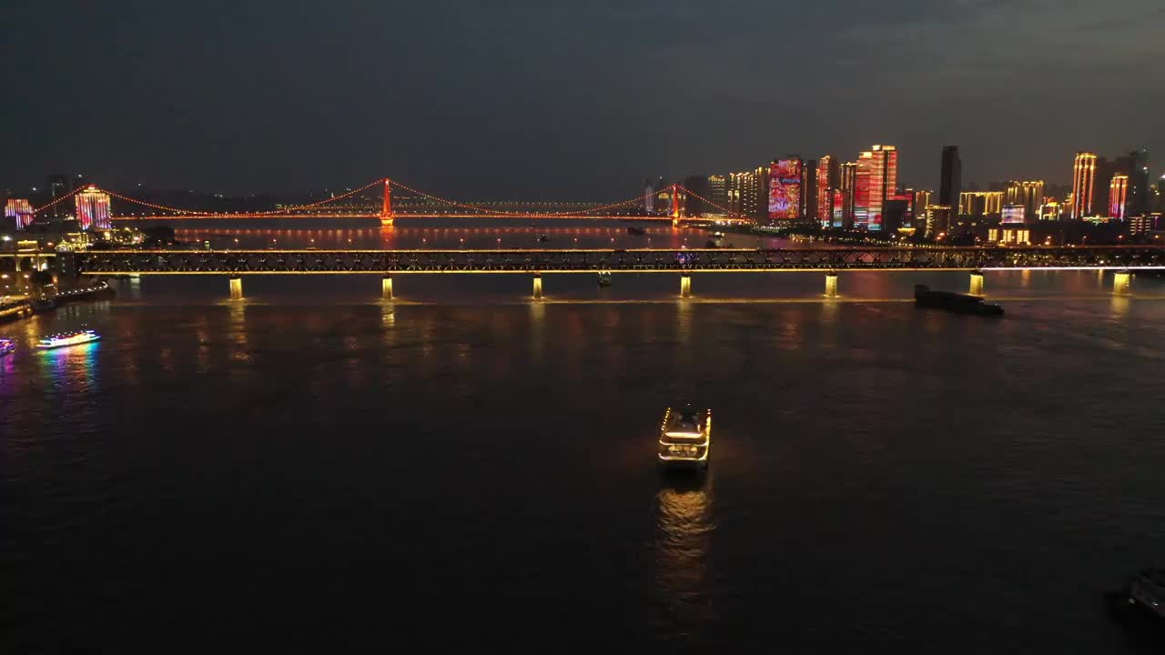 湖北武汉长江大桥江滩夜景天际线风光视频素材