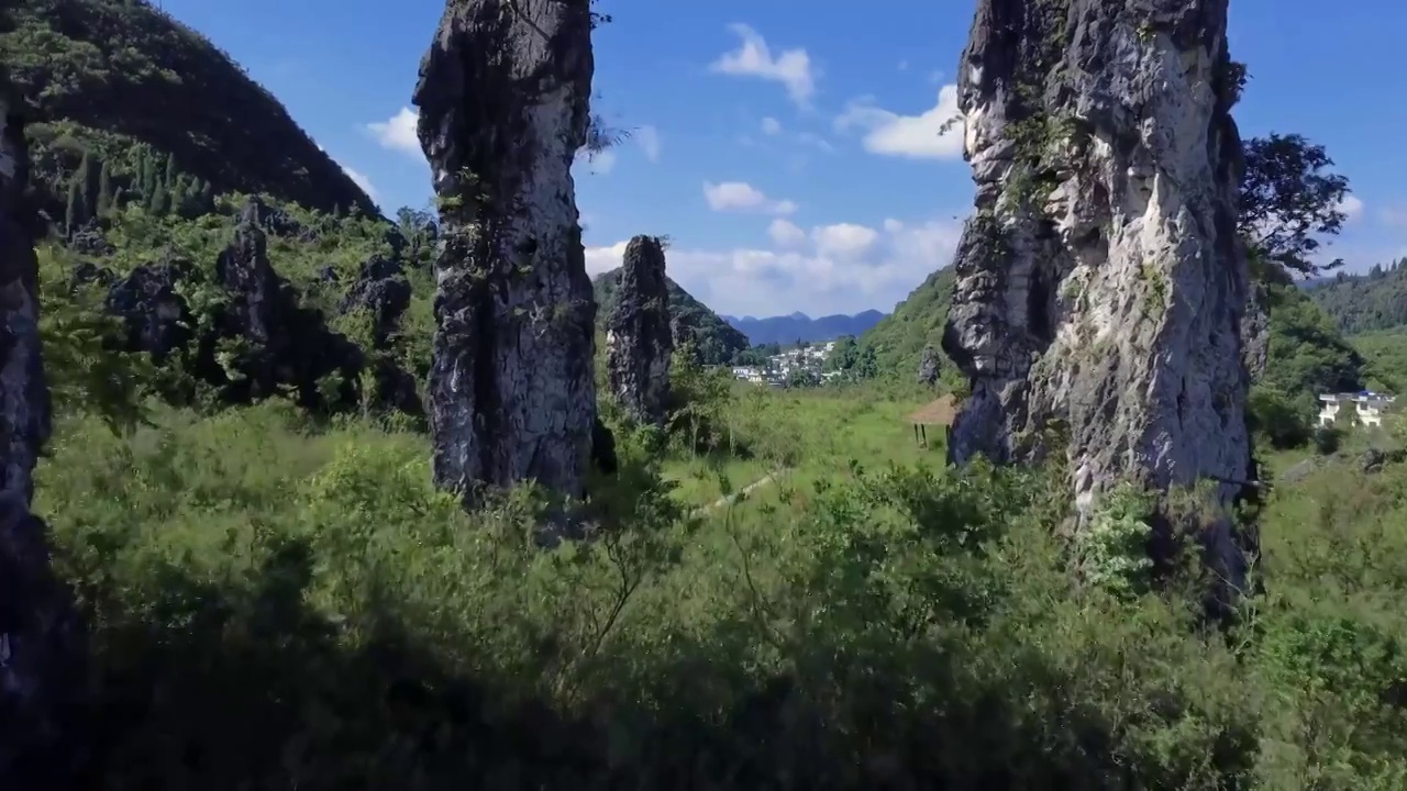航拍贵州独特的地质地貌视频下载