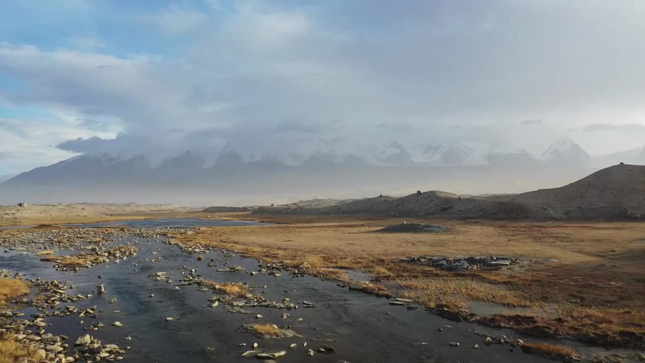 新疆帕米尔高原慕士塔格峰雪山自然风光视频素材