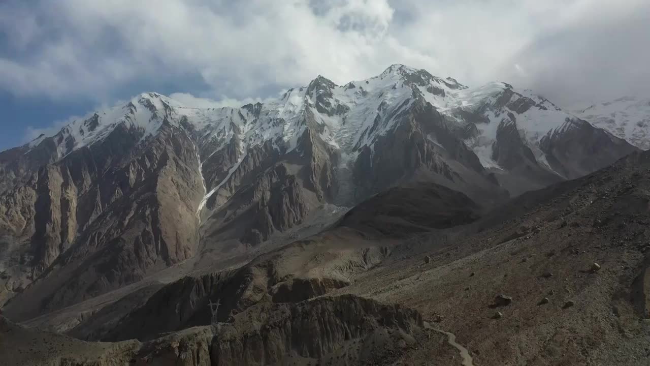 新疆喀什帕米尔高原公格尔峰风光视频素材