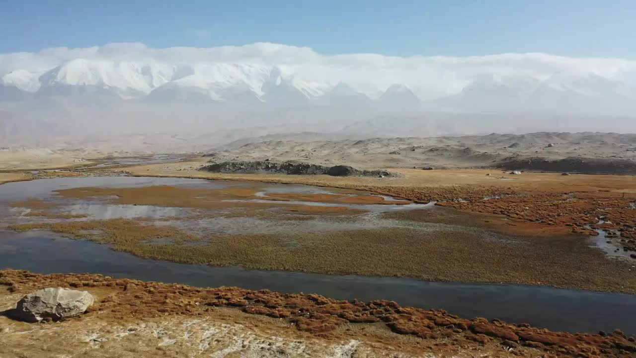 新疆喀拉库勒湖公格尔九别峰雪山风光视频素材