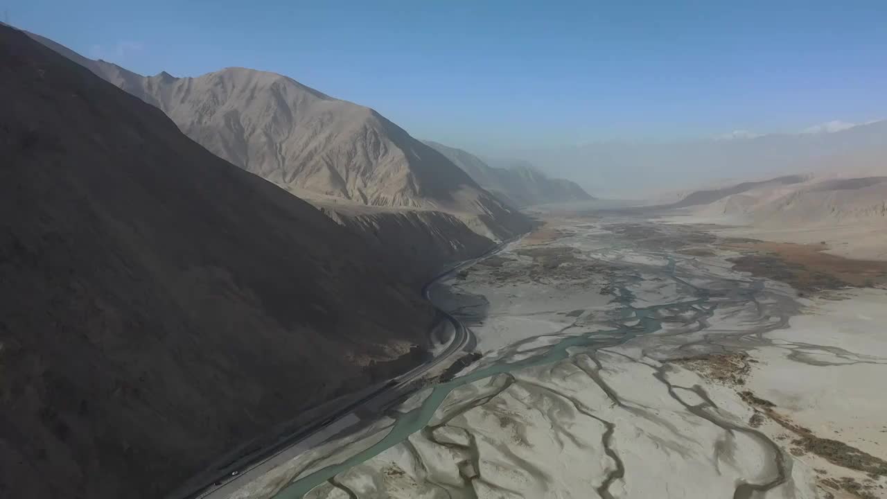 新疆阿克陶帕米尔高原雪山盖孜河自然风光视频素材