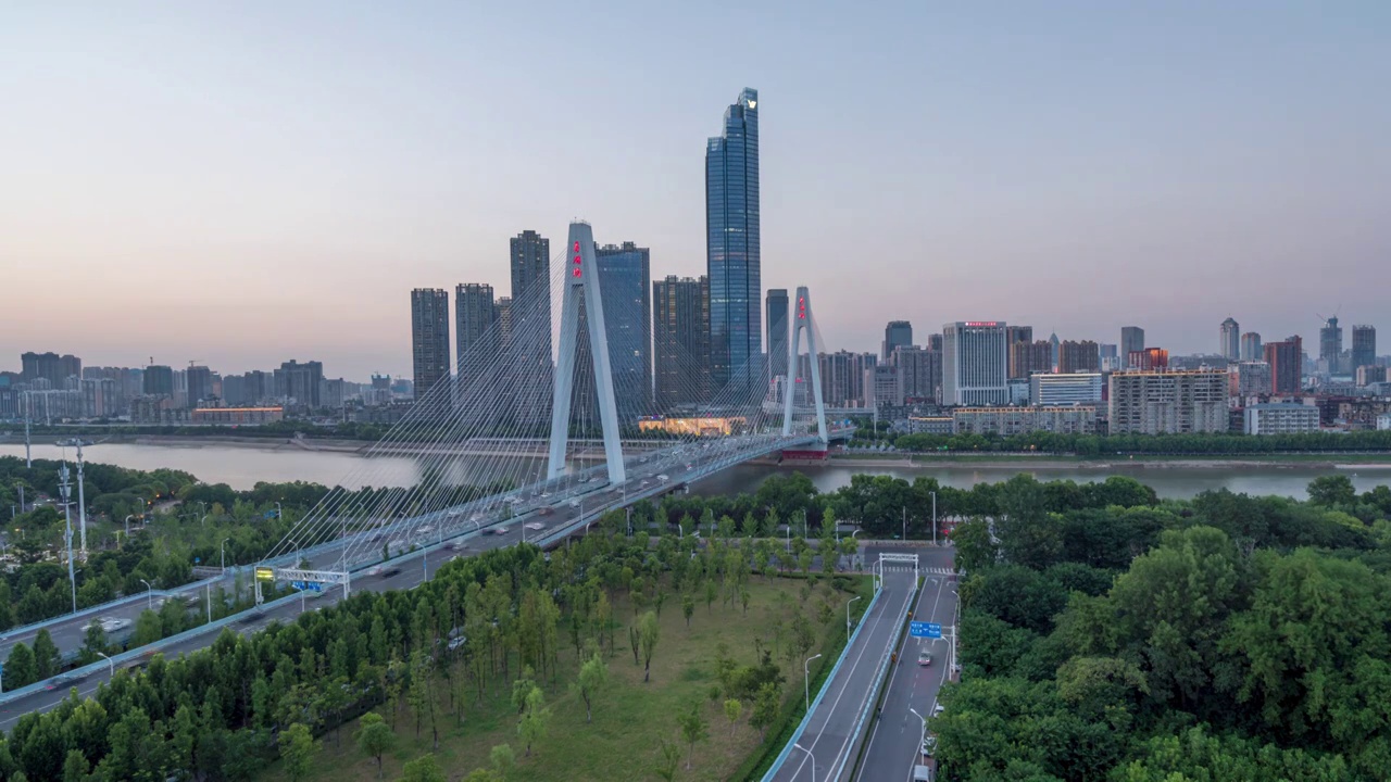 武汉汉江月湖桥日转夜延时视频素材