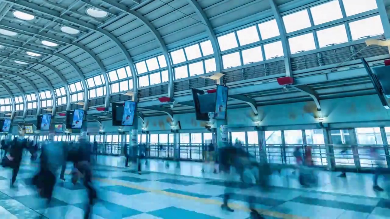 日本东京，高峰期繁忙品川站的延时镜头视频下载