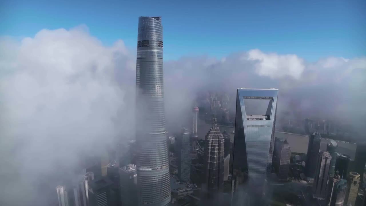 上海陆家嘴三件套云海无人机环绕航拍视频下载