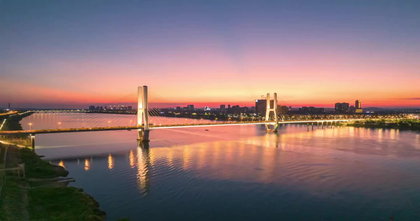 湘潭三大桥，蓝调时刻，车流视频素材