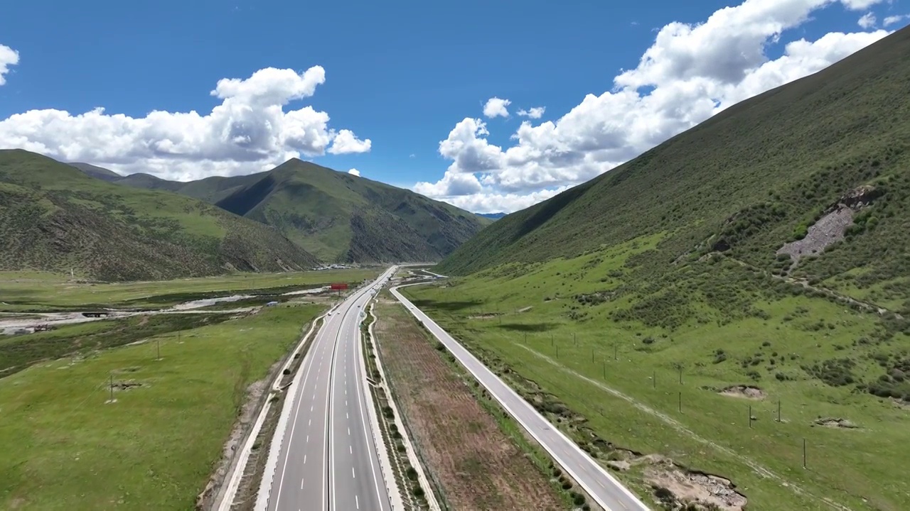 西藏拉萨：林拉高速公路风光视频素材