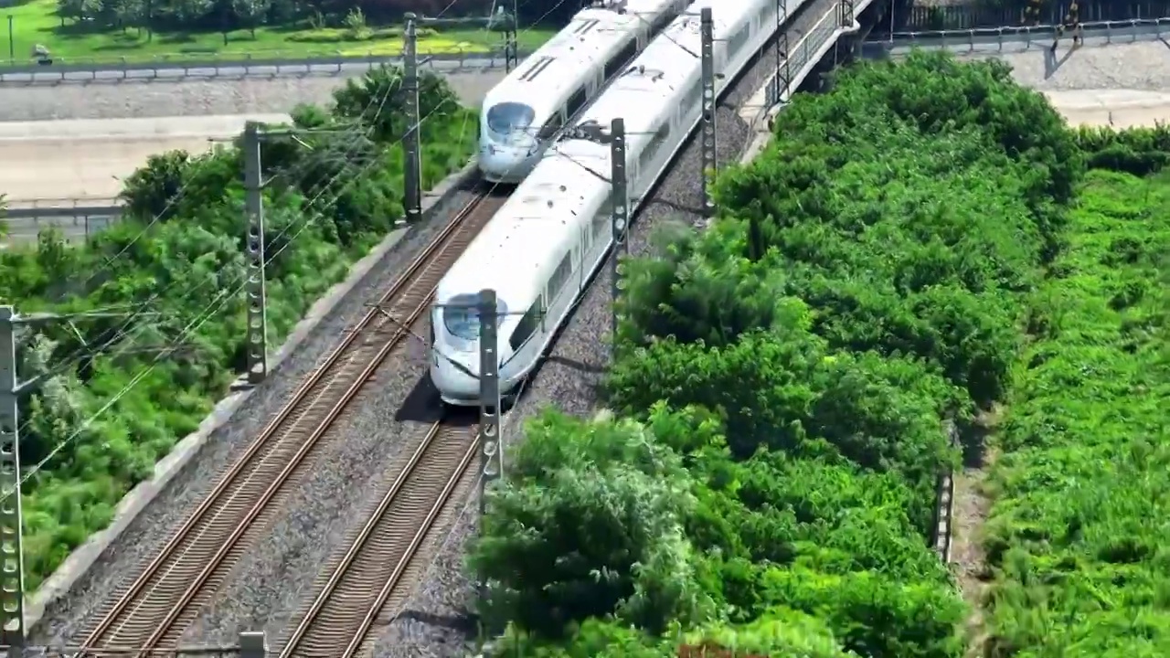 城市形象城市宣传高铁列车经过铁路运输4K航拍视频视频下载