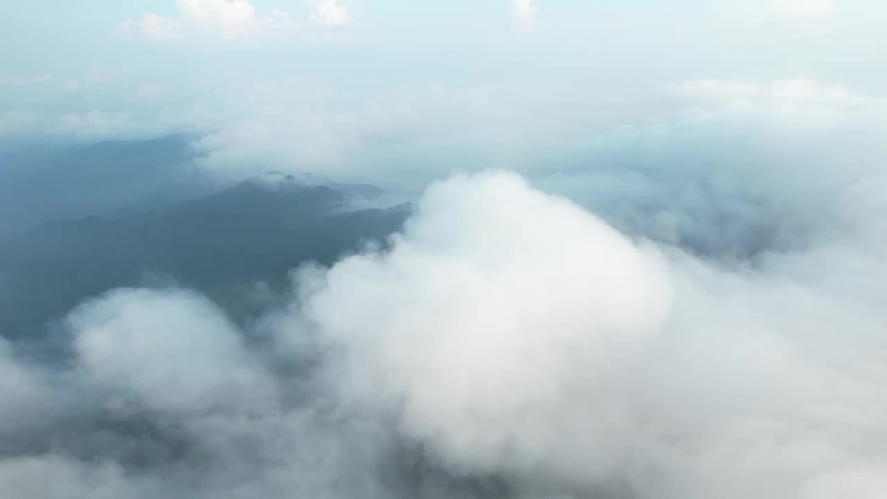 无人机航拍穿云自然风光山脉云海视频素材