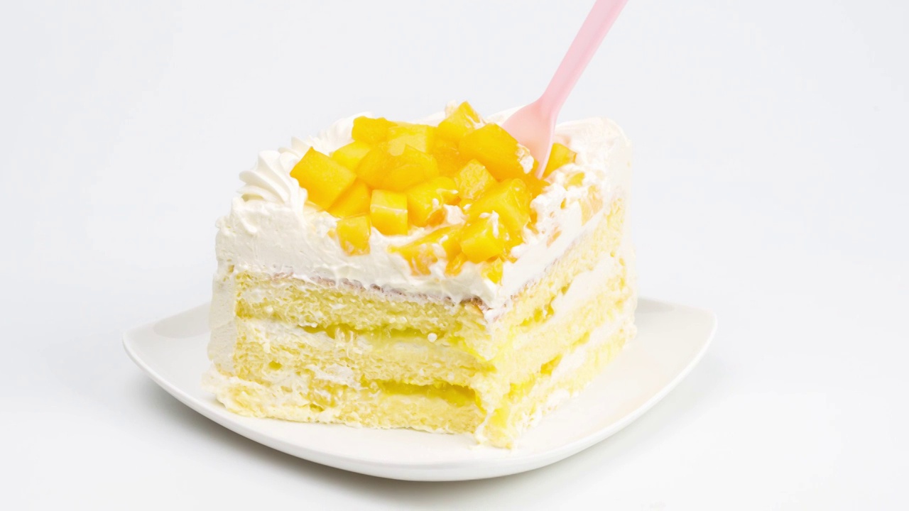 芒果蛋糕4k滑轨镜头视频素材