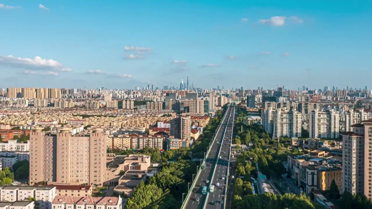 航拍 蓝天白云下的上海南北高架蕴川路风景6K延时摄影视频素材