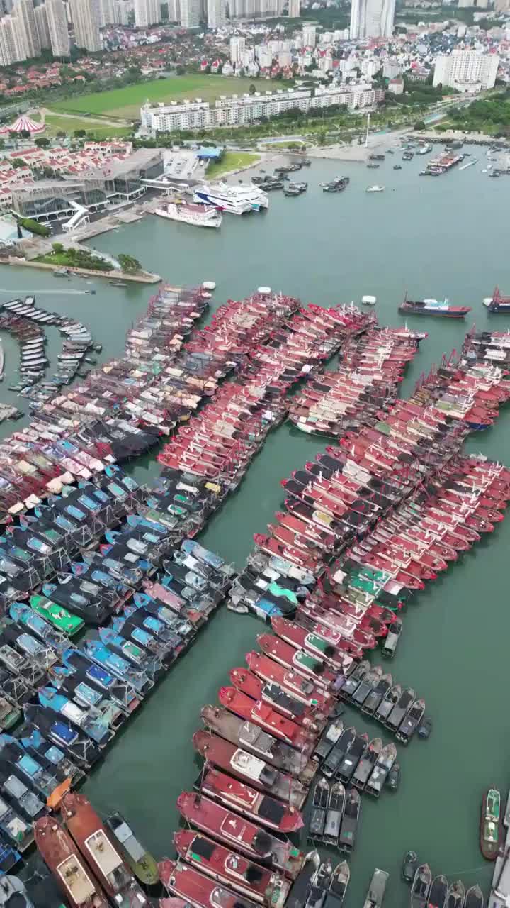 竖屏航拍北海侨港码头港口视频素材