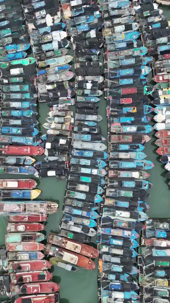 竖屏航拍北海侨港码头港口视频素材