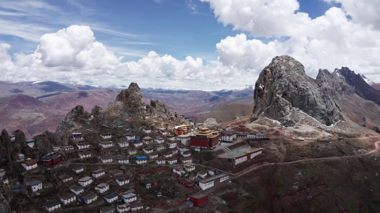 航拍西藏孜珠寺白昼全景风光视频下载