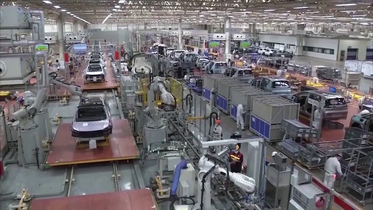 中国的新能源产业汽车生产（合集）视频下载