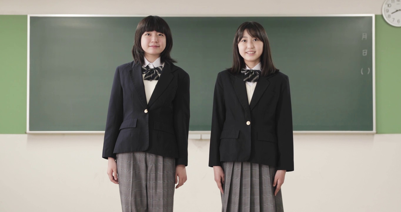 日本初中生在教室里视频下载