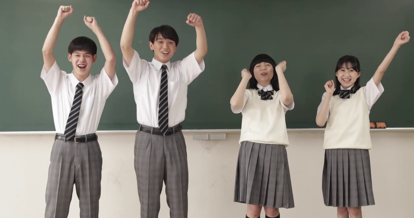 日本初中生在课堂上尽情享受视频素材