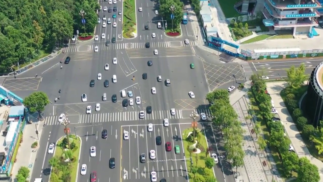 航拍城市十字路口交通车辆行驶繁忙景象视频下载