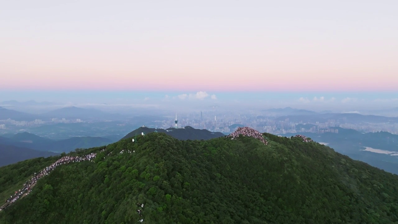 深圳大梧桐山与看日出的游客视频素材
