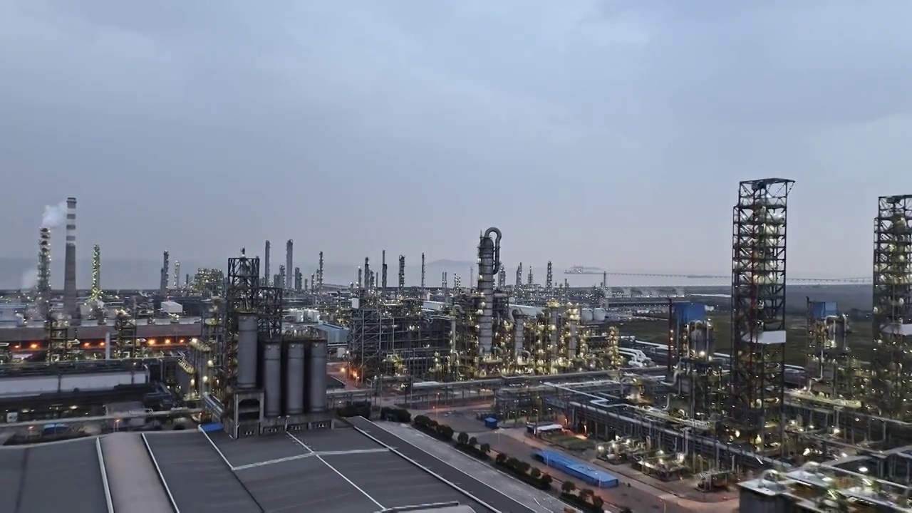 中国工业园区生产石化工厂视频素材