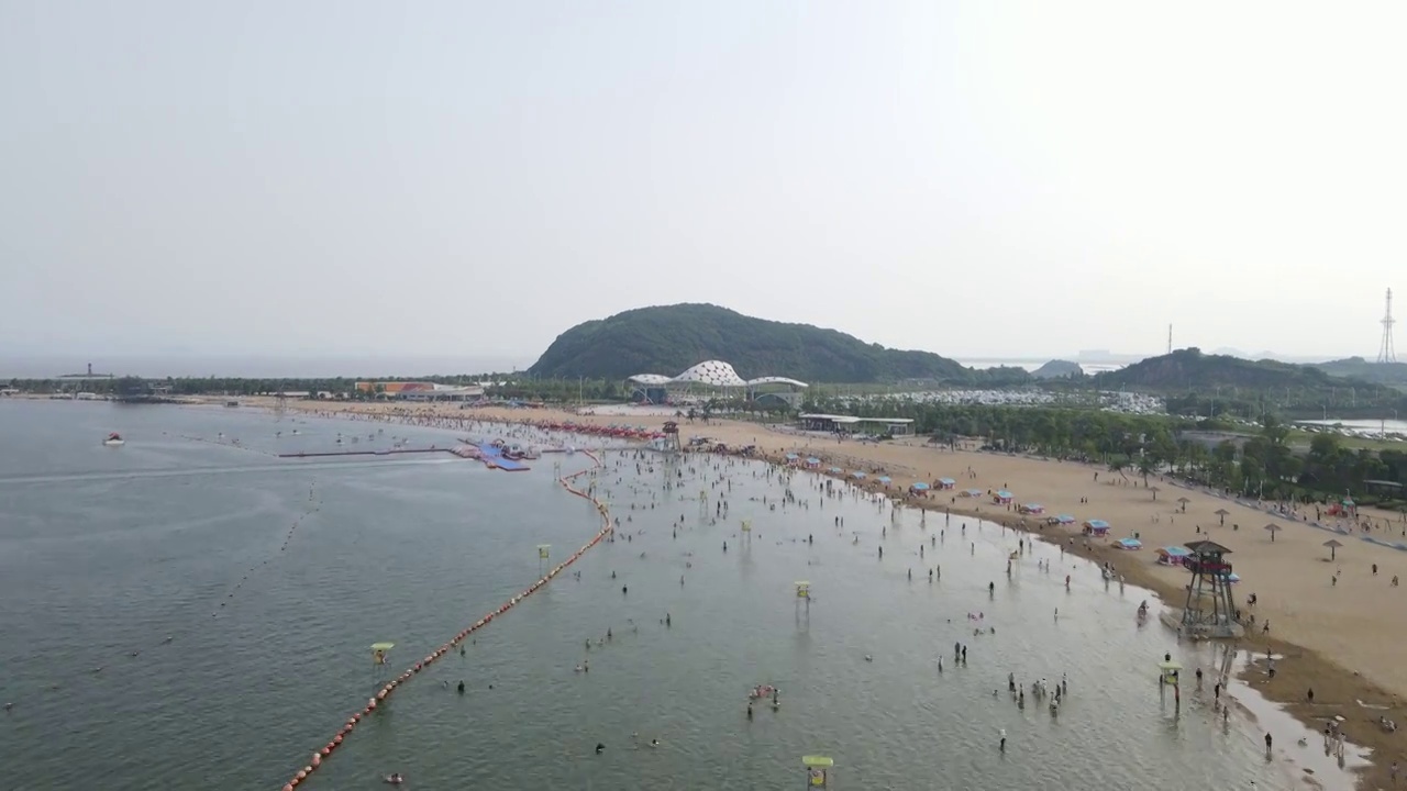 宁波北仑区梅山湾沙滩公园滨海沙滩4K航拍视频素材