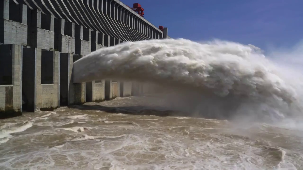 气势磅礴的三峡大坝泄洪视频下载